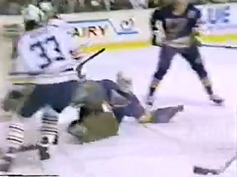 clint malarchuk hockey neck slice! - video Dailymotion