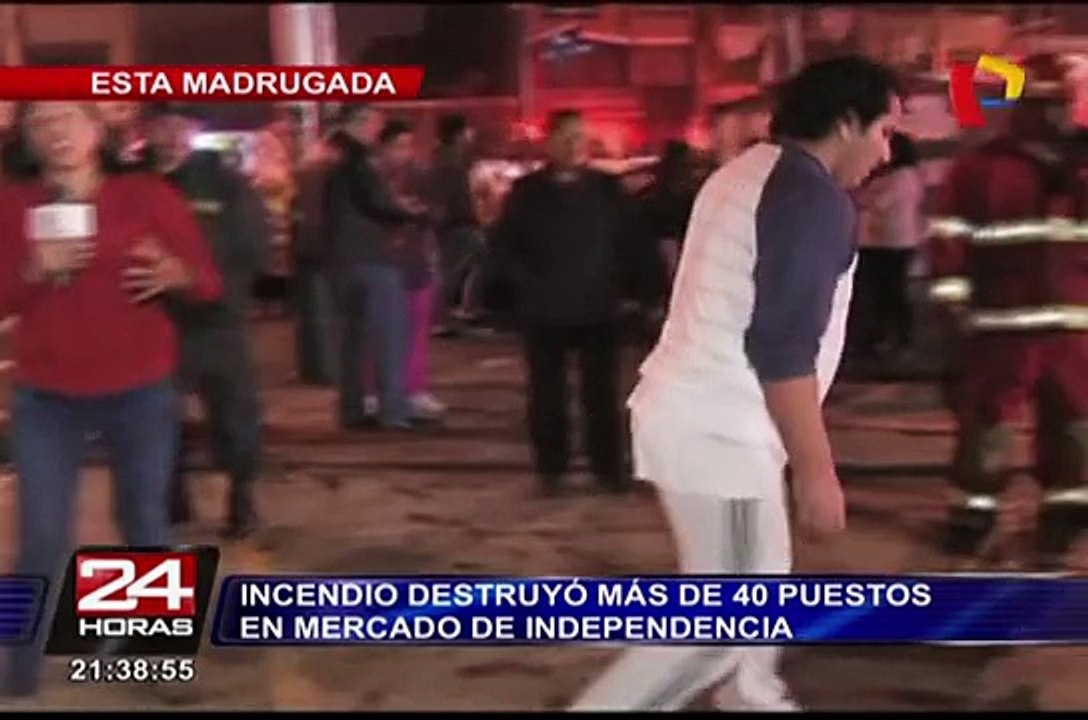 Independencia: pavoroso incendio consumió más de 40 puestos en mercado (1/3)