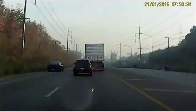 crazy overtaking Worst but luckiest driver ever - FAIL!