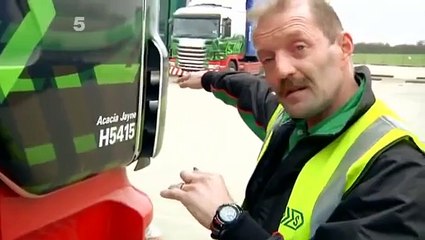 Eddie stobart truck Vs BMW on M1 motorway CRASH .avi