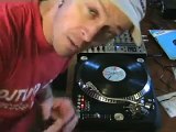 Phasing tutorial with a set of vinyl Turntables.