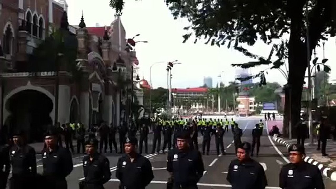 At least 15,000 already in city centre