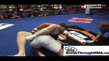 Lutador quebra o braço em luta de MMA