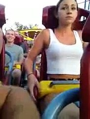 2 GIRLS ONE FUNNY ROLLER COASTER REACTION