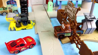 Disney Pixar Cars Lightning McQueen & Mater Save the Piston Cup Join Sheriff Car Police Department