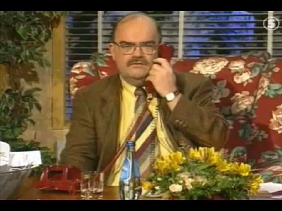 Leif Loket Olsson ringer förvirrad man och sur kärring.wmv