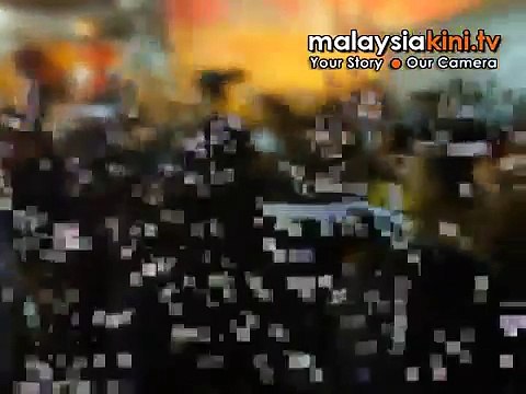 Captured heckler mobbed at Pakatan ceramah