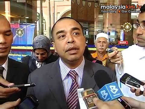 Shamsubahrin hands over SMS transcript to MACC