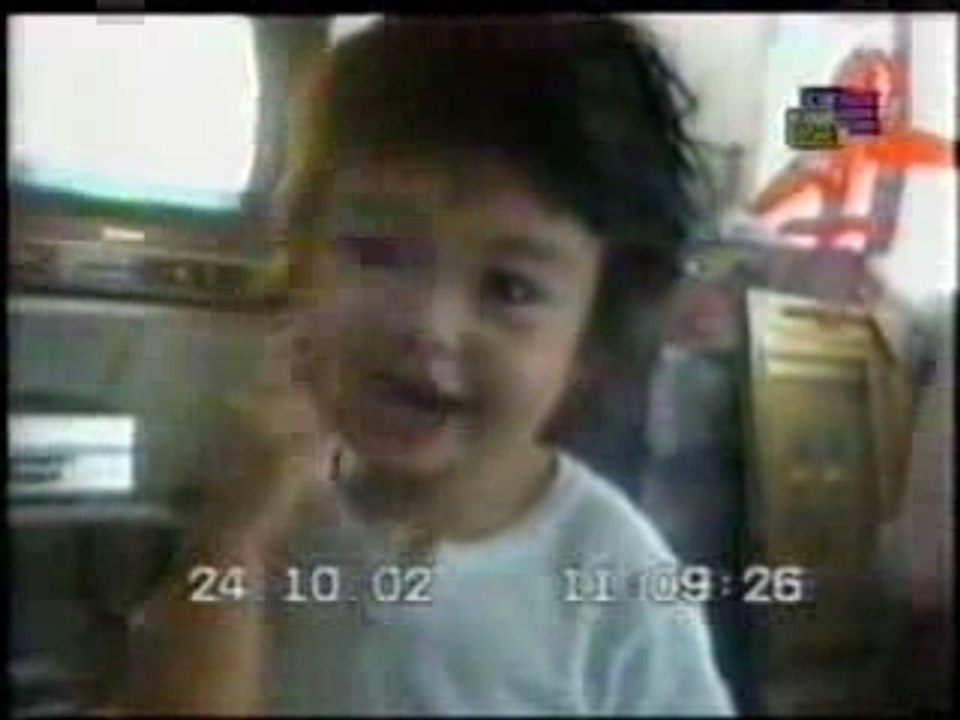 Petite fille qui chante / Singing Baby