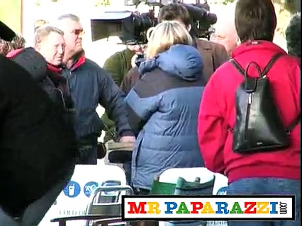 David Tennant and Billie Piper shooting Dr Who in London