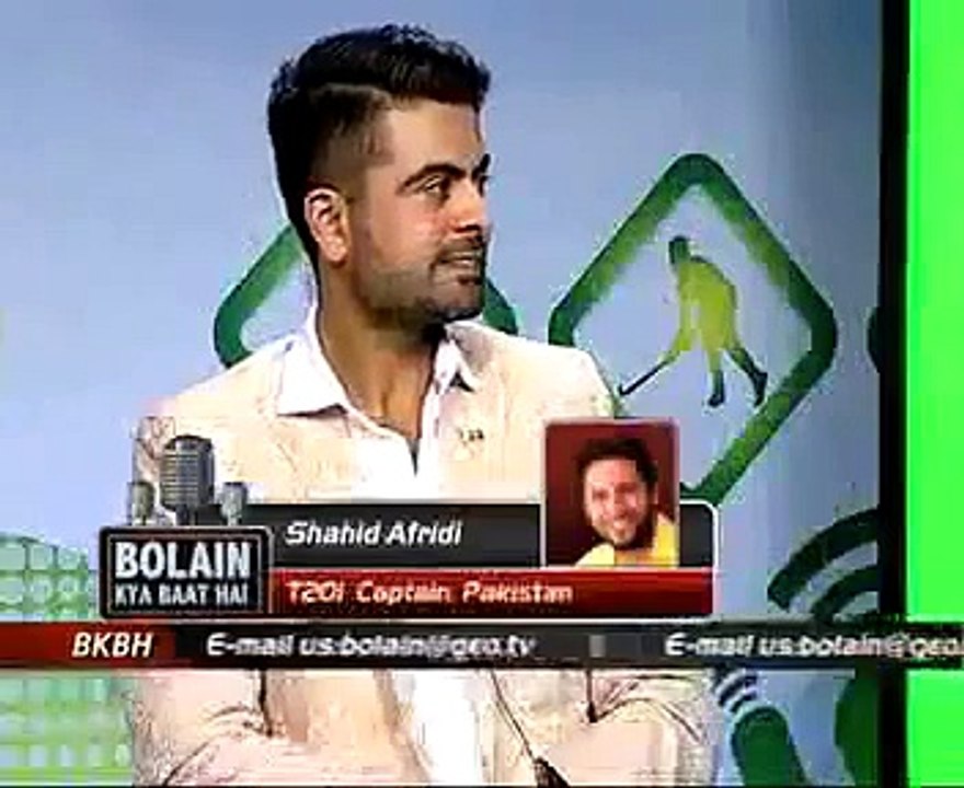 Shahid Afridi Embarrassed Ahmed Shahzad In A Live Show