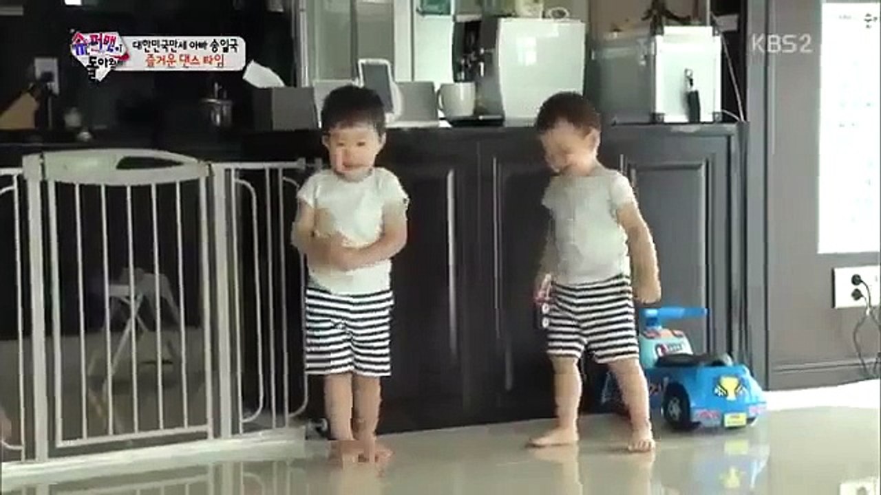 Daehan Minguk Manse Cute and Funny Dance 대한 민국 만세 Song Il Guk Triplet (Return Of Sup