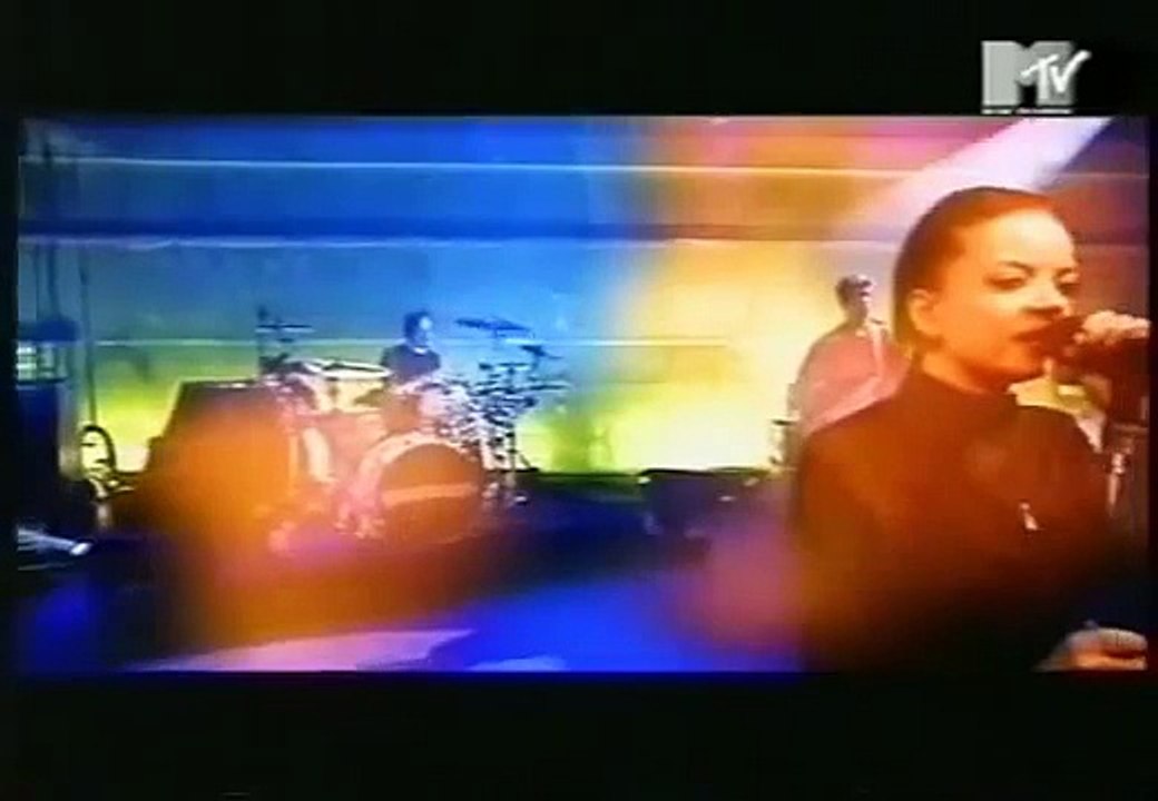 Garbage - You Look So Fine (Live)