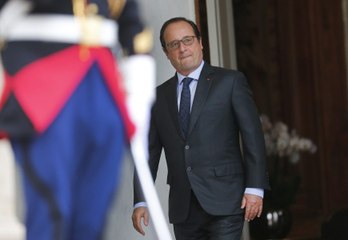 Hollande : en 2016, "il y aura des baisses d'impôts, quoi qu'il arrive"