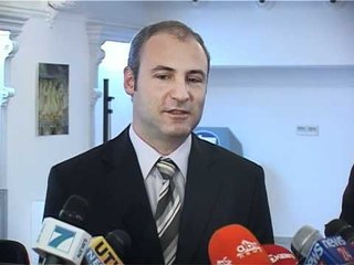 Ministri i Kultures, takon ministrin kosovar.mpg