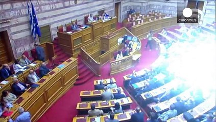 Atina ilk kredi dilimiyle borç ödedi