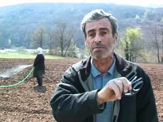 Bujqësia në Mat, banorët ankohen për vaditjen.mpg
