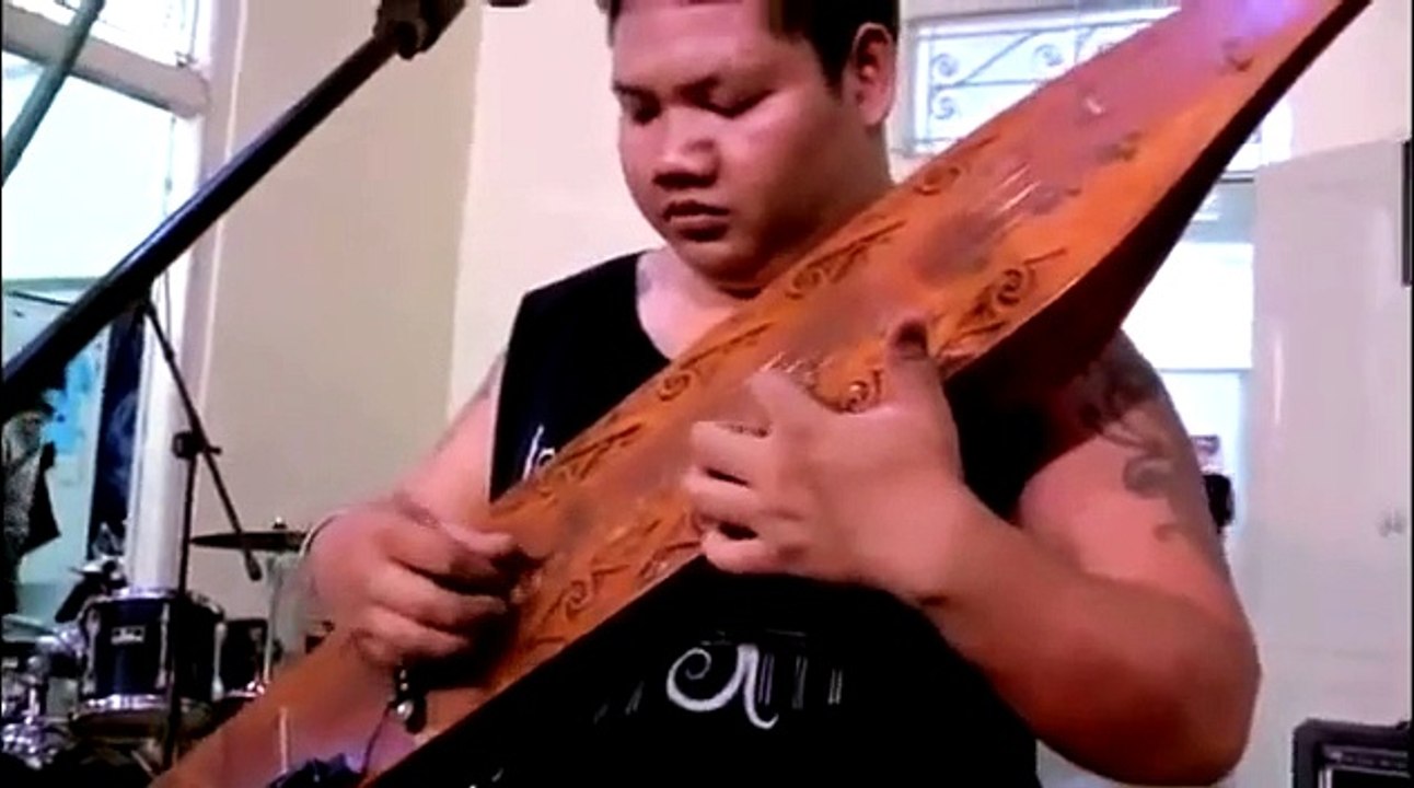 Sape' Instrumen Dayak Borneo
