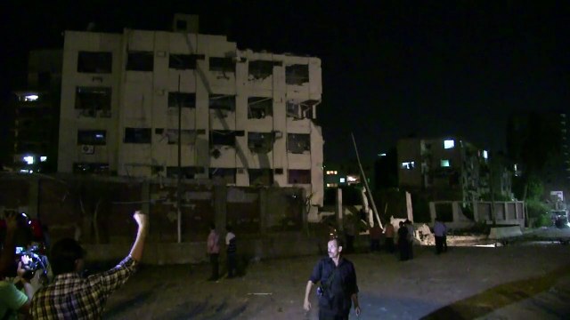 Car bomb wounds six policemen in Cairo