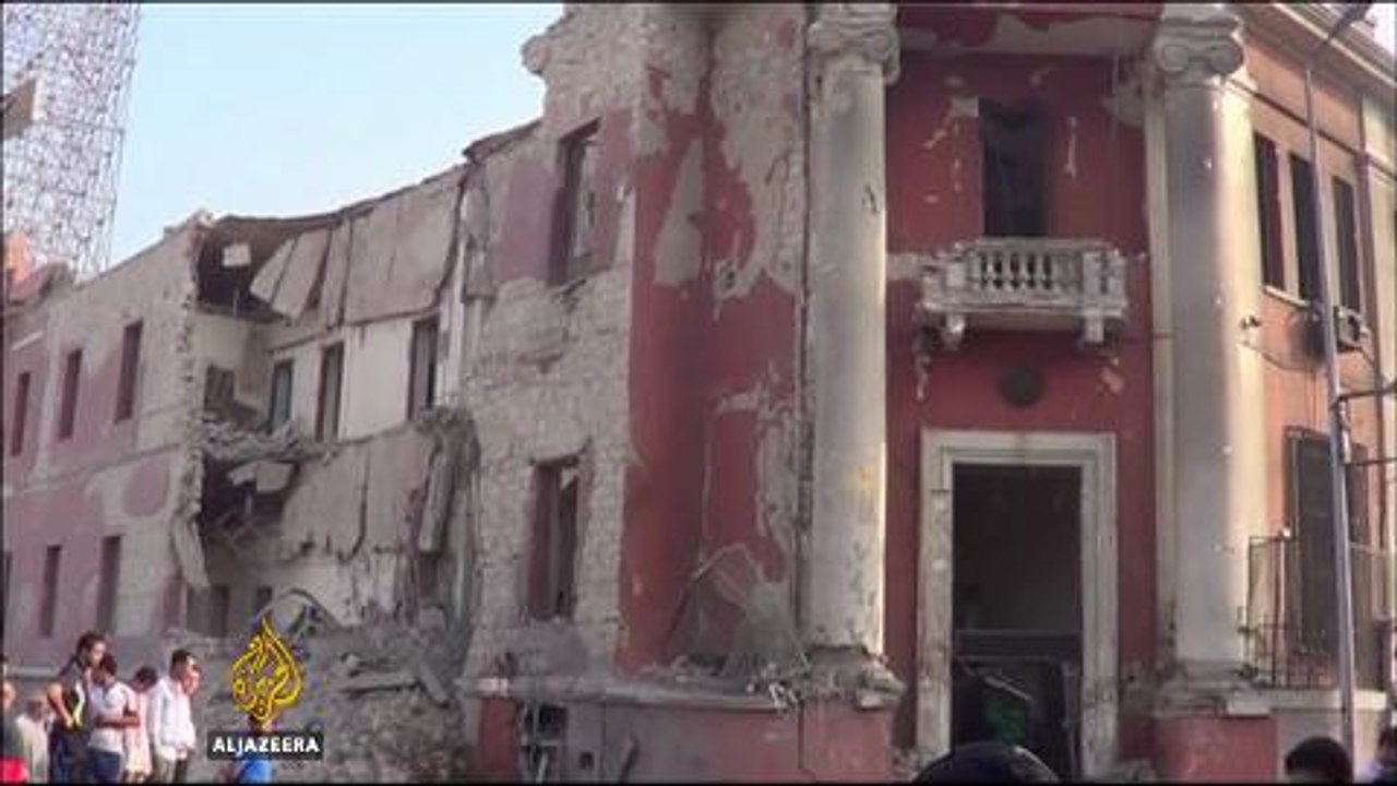 Car bomb targets security forces in Cairo