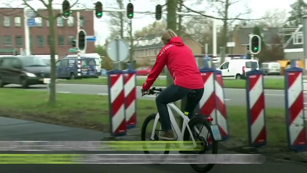 Carril solar que produce suficiente energía para alimentar una casa por un año