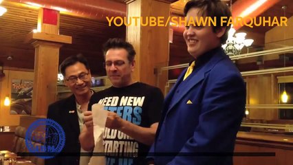 Como desaparecer una botella por arte de magia