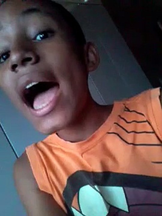 assobiando a musica de chiquititas