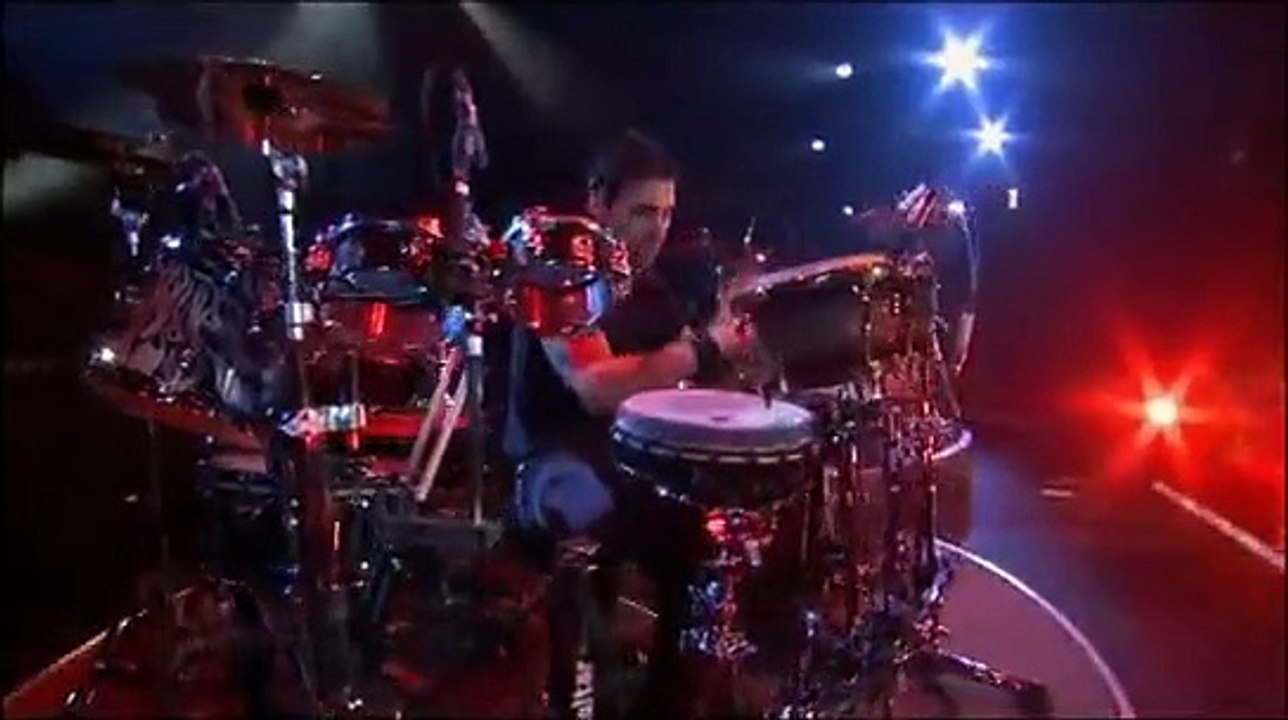 Godsmack - Drum Battle HD - Sully Erna vs Shannon Larkin - Batalla De Los Tambores (HD)