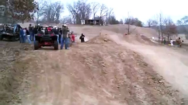 Cascade en voiture Il fait un saut de 30m avec sa voiture