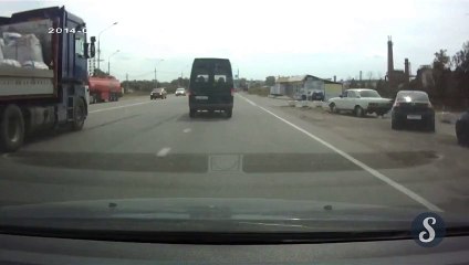 Truck hit car and people So violent crash!