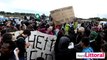 Calais: Manifestation de migrants près de la rocade portuaire