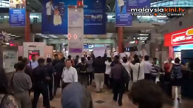 15 nabbed at 'silent' pro-academic freedom demo