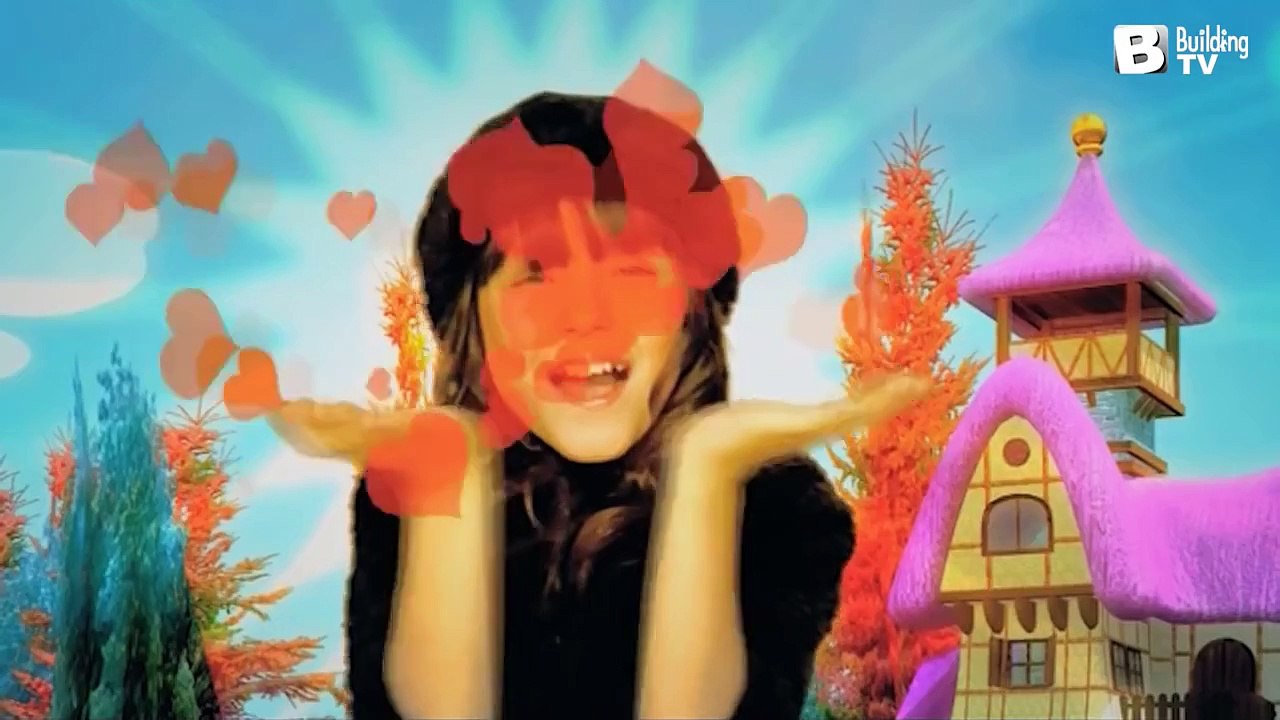 Larissa Manoela (Maria Joaquina) - Beijo, Beijinho, Beijão