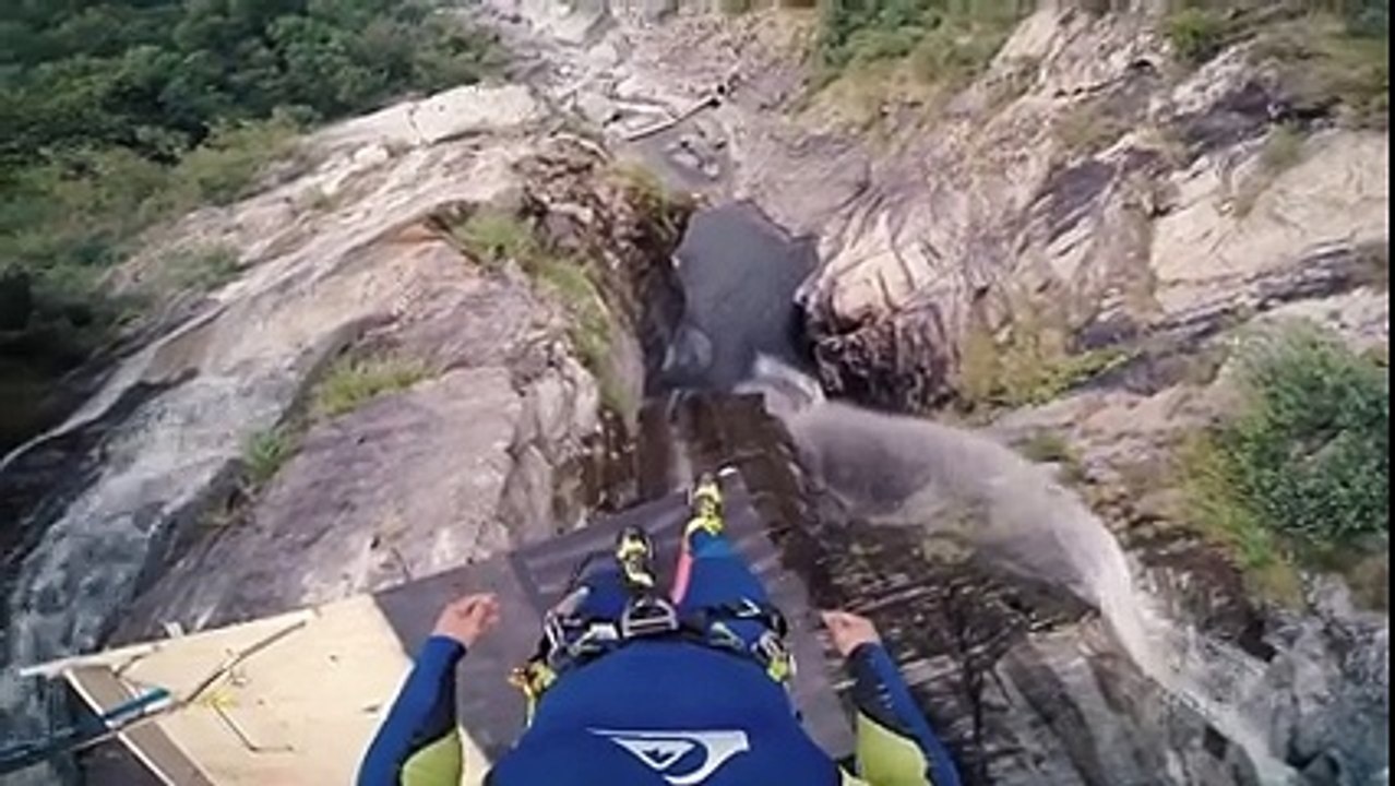 Much better video *Free Fallin*