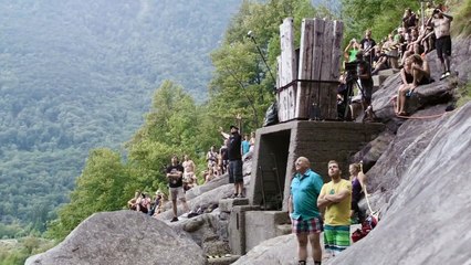 Tải video: Record du monde de plongeon à 58,8 mètres de haut - Laso Schaller