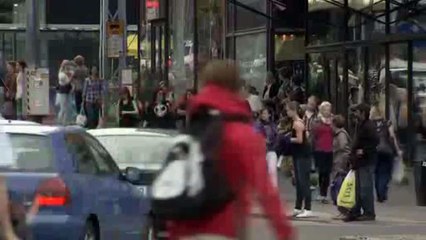 Salatut elämät - Seppo suihkii Ismoa vesiletkulla