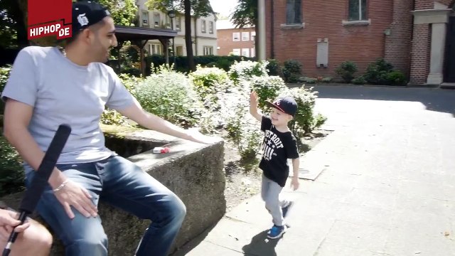 Un petit garçon invité par un rappeur l'a surpris avec sa réponse à une question