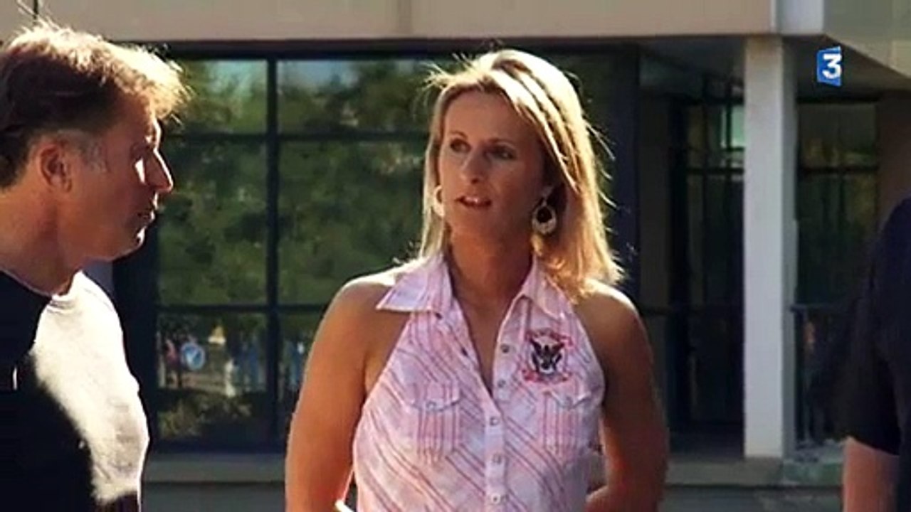 Ivre, sans permis, sans assurance, il fonce volontairement sur des policiers: le tribunal le remet en liberté