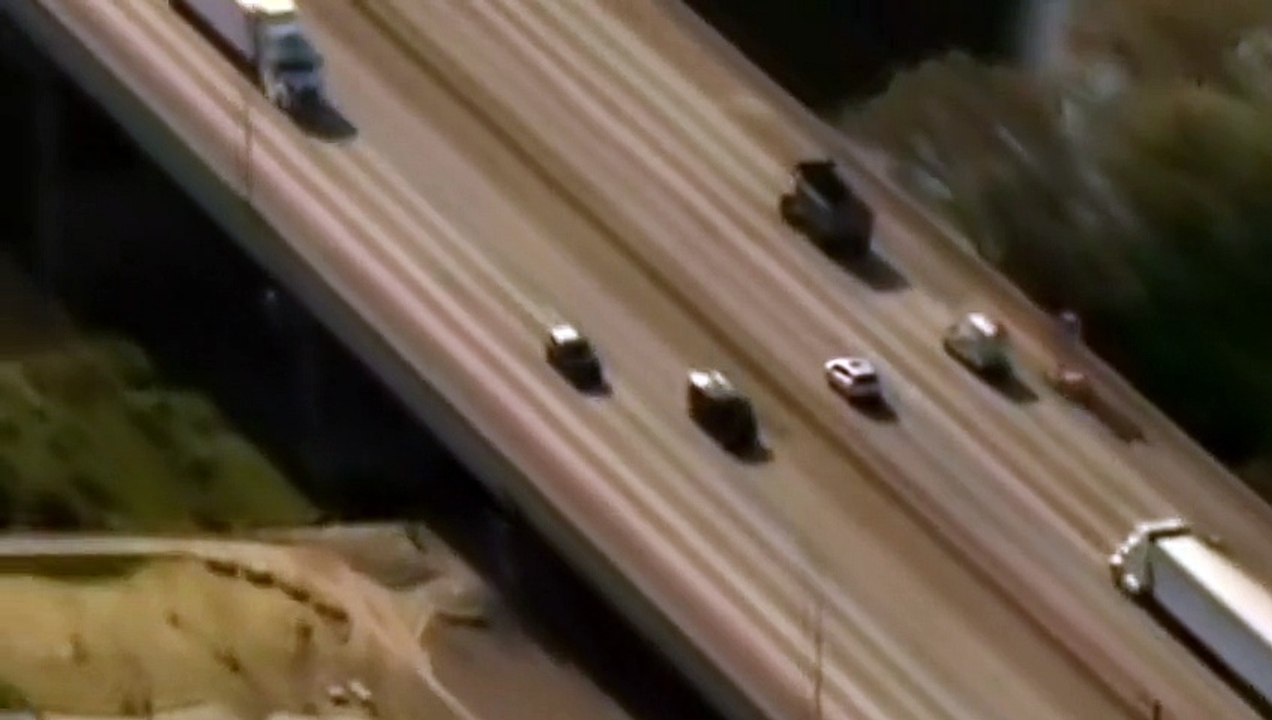 High speed car chase in US ends with a crash