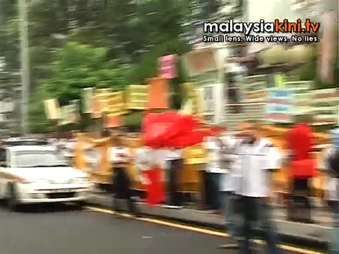 NUBE pickets against Maybank during Najib's visit