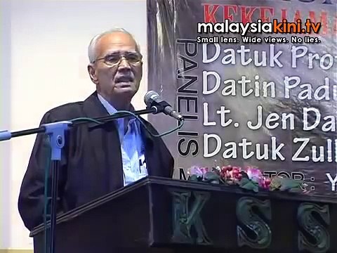 'Pengganas komunis bukan wira'