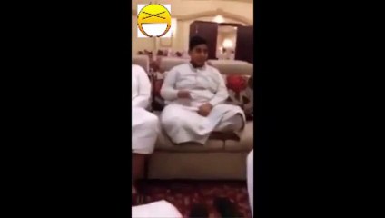 يبي يضرب اخوه صاب الرجال في المجلس هههه