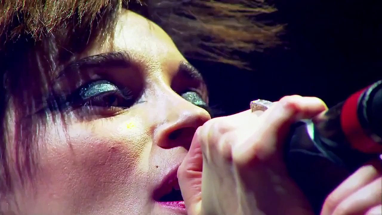 St. Vincent - Huey Newton (Coachella 2015, Weekend 1)