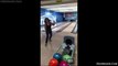 UNA MUJER CON MUCHA SUERTE JUGANDO BOLOS EN EL BOLICHE PRACTICANDO PARA MEJORAR SU RECORD AGOSTO 2015