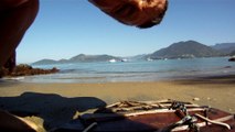 Praia à praia, mares aos mares, barcos aos barcos, Ubatuba, SP, Brasil,PET reciclados em 82 a 92 garrafas de 2 litros
