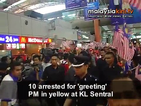10 arrested for 'greeting' PM in yellow at KL Sentral