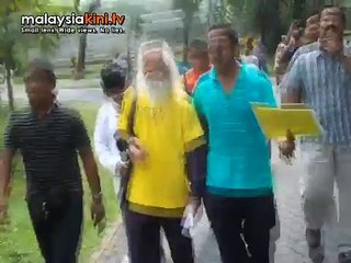 Bersih 2.0: 'I walked barefoot to Istana'