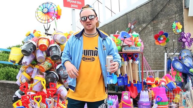 50 Sniffs - Fish Chips and Donkey Ridez (Skegness Summer Holiday)