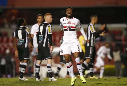 São Paulo dá vexame e perde para o Ceará em pleno Morumbi