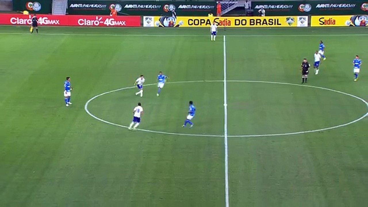 Dudu derruba Luxemburgo